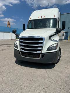 2019 Freightliner Cascadia 126 Sleeper Semi Truck