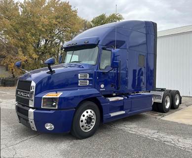 2024 Mack Anthem Sleeper Semi Truck