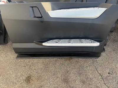 Volvo VNL Right Tank Fairing