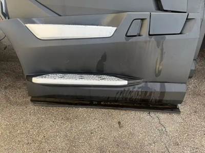 Volvo VNL Left Tank Fairing