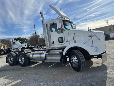 Kenworth T800 Day Cab Truck - Cummins 500HP, 13 Speed Automatic