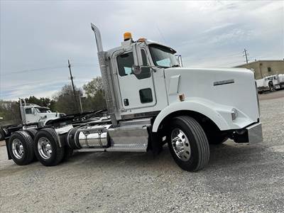 Kenworth T800 Day Cab Truck - Cummins 450HP, Automatic