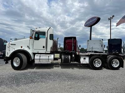Kenworth T800 Day Cab Truck - Cummins 500HP, 18 Speed Manual