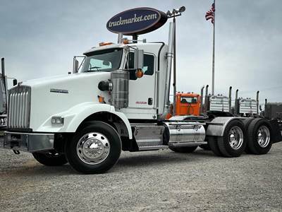 Kenworth T800 Day Cab Truck - Detroit 500HP, 10 Speed Manual