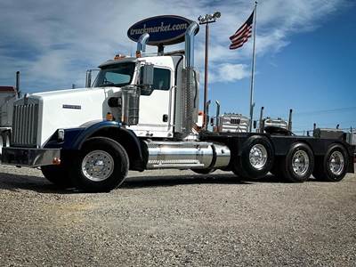 Kenworth T800 Tri Axle Day Cab Truck - Cummins 600HP, 18 Speed Manual