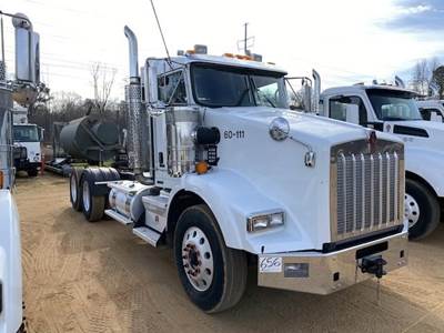 Kenworth T800 Day Cab Truck - Caterpillar 550HP, 10 Speed Manual