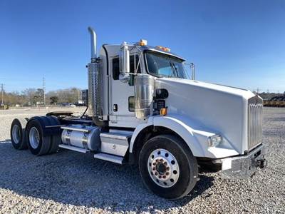 Kenworth T800 Day Cab Truck - Caterpillar 550HP, 10 Speed Manual