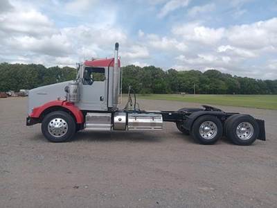 Kenworth T800 Day Cab Truck - Cummins 550HP, 13 Speed Manual