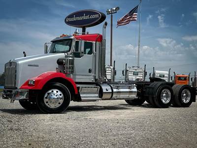 Kenworth T800 Day Cab Truck - Cummins 550HP, 13 Speed Manual