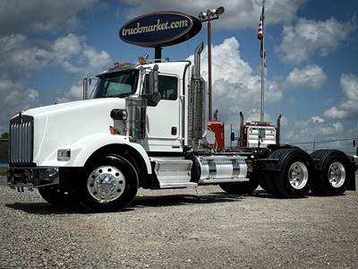 Kenworth T800 Day Cab Truck - Caterpillar 550HP