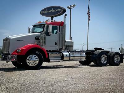 Kenworth T800 Day Cab Truck - Cummins 550HP, 13 Speed Manual