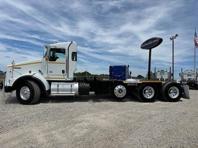 Kenworth T800 Tri Axle Day Cab Truck - Cummins 500HP