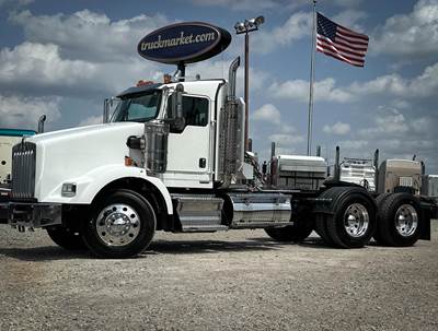 Kenworth T800 Day Cab Truck - Caterpillar 550HP