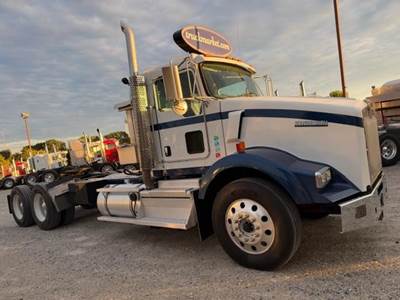 Kenworth T800 Day Cab Truck - Cummins 500HP, 10 Speed Manual