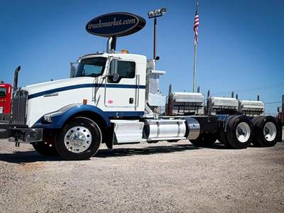 Kenworth T800 Day Cab Truck - Cummins 500HP, 10 Speed Manual