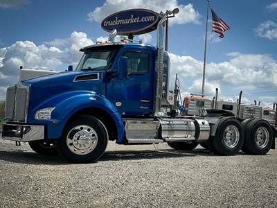 Kenworth T880 Day Cab Truck - Cummins 500HP, 10 Speed Manual