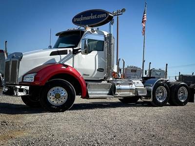 Kenworth T880 Day Cab Truck - Cummins 525HP, 18 Speed Manual