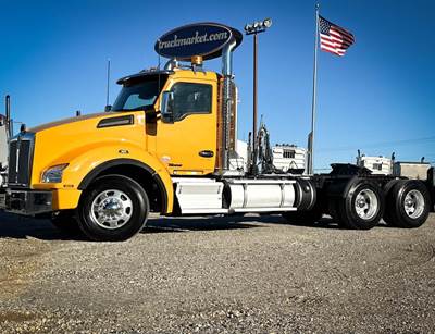 Kenworth T880 Day Cab Truck - Cummins 505HP, 4 Speed Allison Rds Automatic