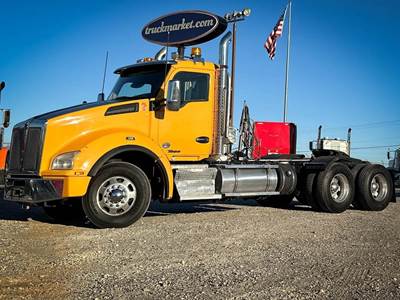 Kenworth T880 Day Cab Truck - Cummins 505HP, 4 Speed Allison Rds Automatic
