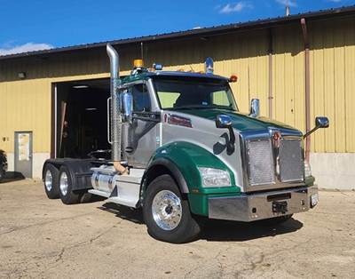 Kenworth T880 Day Cab Truck - Cummins 565HP, 13 Speed Automatic
