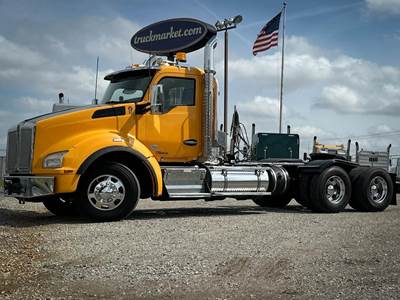 Kenworth T880 Day Cab Truck - Cummins 505HP, 4 Speed Allison Rds Automatic