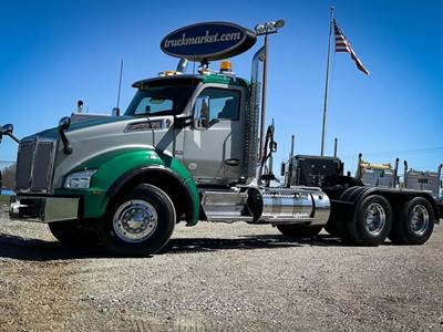 Kenworth T880 Day Cab Truck - Cummins 565HP, 13 Speed Automatic