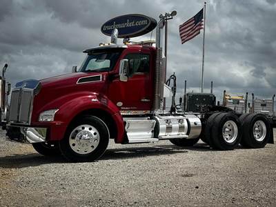 Kenworth T880 Day Cab Truck - Cummins 500HP, 10 Speed Manual