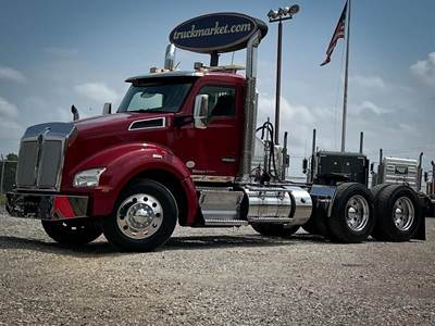 Kenworth T880 Day Cab Truck - Cummins 500HP, 10 Speed Manual