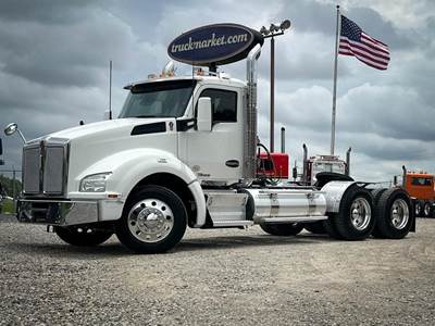 Kenworth T880 Day Cab Truck - Cummins 525HP, 18 Speed Automatic