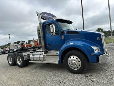 Kenworth T880 Day Cab Truck - Cummins 500HP, Automatic