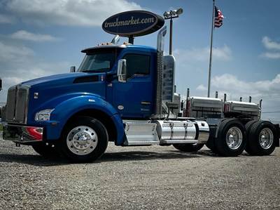 Kenworth T880 Day Cab Truck - Cummins 500HP, Automatic