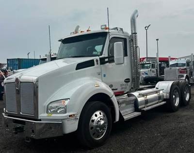 Kenworth T880 Day Cab Truck - Cummins 565HP, 18 Speed Automatic