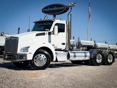 Kenworth T880 Day Cab Truck - Cummins 565HP, 18 Speed Automatic