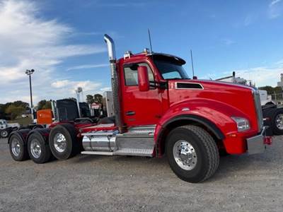 Kenworth T880 Tri Axle Day Cab Truck - Cummins 565HP, 18 Speed Manual