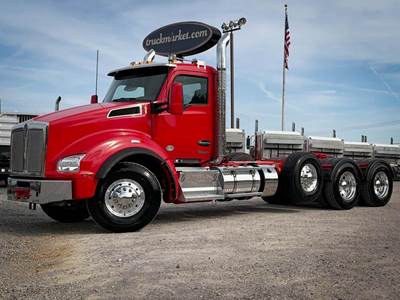 Kenworth T880 Tri Axle Day Cab Truck - Cummins 565HP, 18 Speed Manual