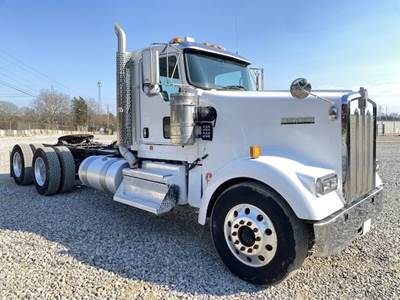 Kenworth W900 Day Cab Truck - Cummins 500HP, 18 Speed Manual