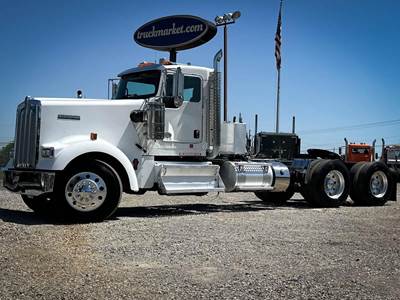 Kenworth W900 Day Cab Truck - Cummins 500HP, 18 Speed Manual