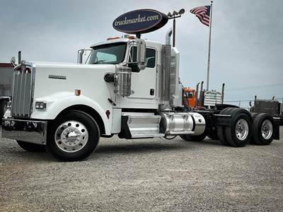 Kenworth W900L Day Cab Truck - Cummins 500HP, 18 Speed Manual