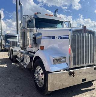Kenworth W900L Day Cab Truck - Caterpillar 550HP, 10 Speed Manual