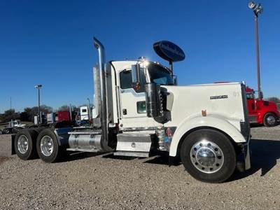Kenworth W900L Day Cab Truck - Detroit 500HP, 10 Speed Manual