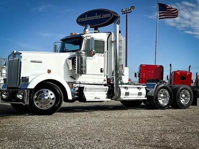 Kenworth W900L Day Cab Truck - Detroit 500HP, 10 Speed Manual