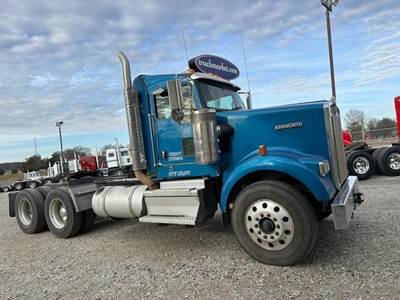 Kenworth W900L Day Cab Truck - Cummins 565HP, 18 Speed Manual