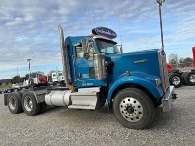 Kenworth W900L Day Cab Truck - Cummins 565HP, 18 Speed Manual