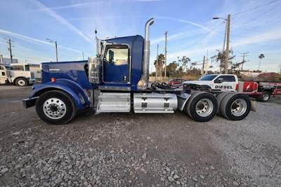 Kenworth W900L Day Cab Truck - Caterpillar 550HP, 13 Speed Manual