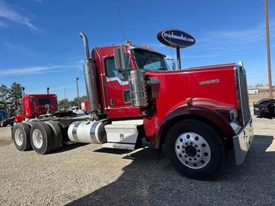 Kenworth W900L Day Cab Truck - Caterpillar 550HP, 13 Speed Manual