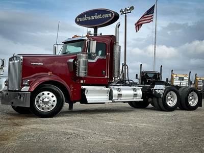 Kenworth W900L Day Cab Truck - Caterpillar 550HP, 13 Speed Manual