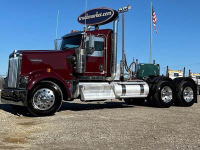 Kenworth W900L Day Cab Truck - Cummins 565HP, 18 Speed Manual