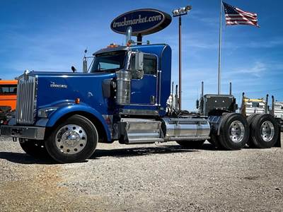 Kenworth W900L Day Cab Truck - Caterpillar 550HP, 13 Speed Manual