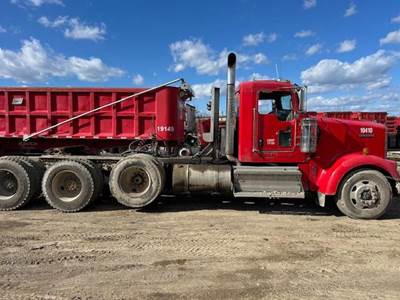 Kenworth W900L Tri Axle Day Cab Truck - Cummins 525HP, 18 Speed Manual