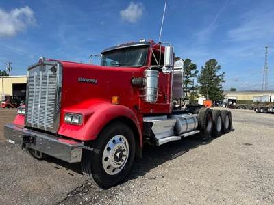 Kenworth W900L Tri Axle Day Cab Truck - Cummins 525HP, 18 Speed Manual